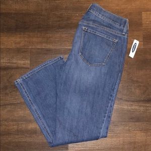 Old Navy Flare Ankle jeans. Brand new! Size 4.